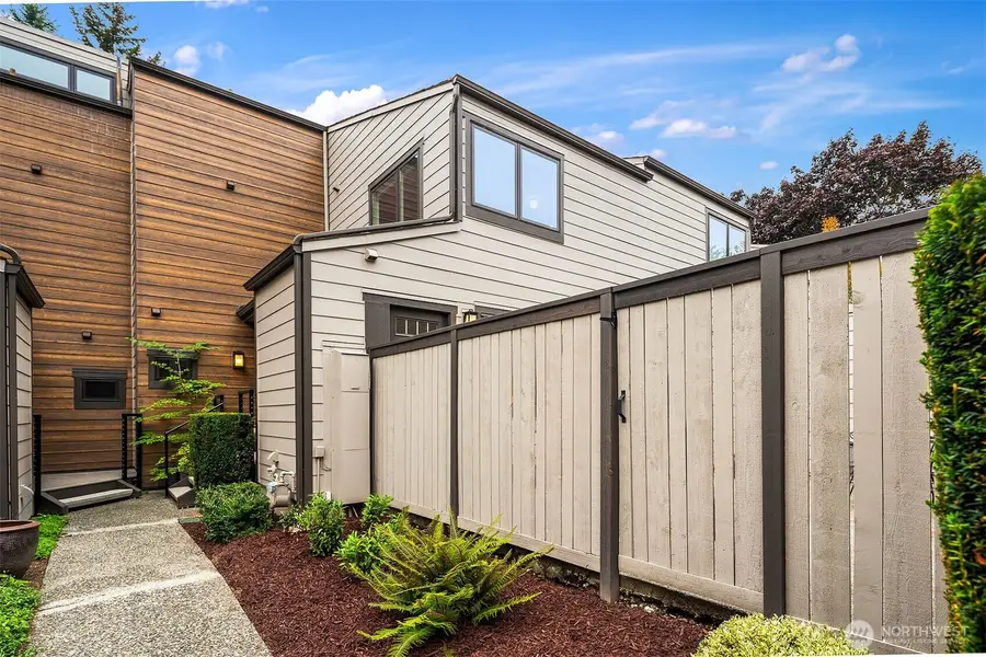 10209 NE 19th Place #D2, Bellevue, WA 98004 - #3