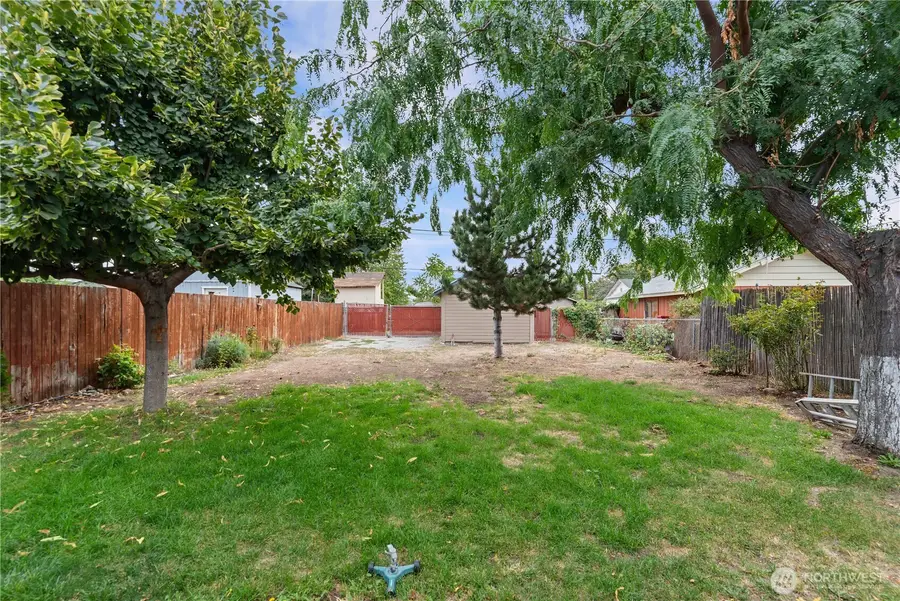 905 Kittitas St, Wenatchee, WA 98801 - #2