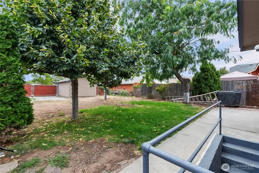 905 Kittitas St, Wenatchee, WA 98801 - #3