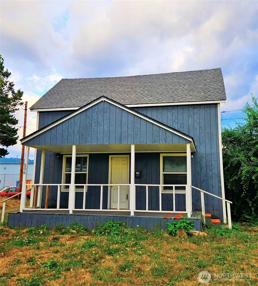 506 S 6th Avenue, Kelso, WA 98626 - #2