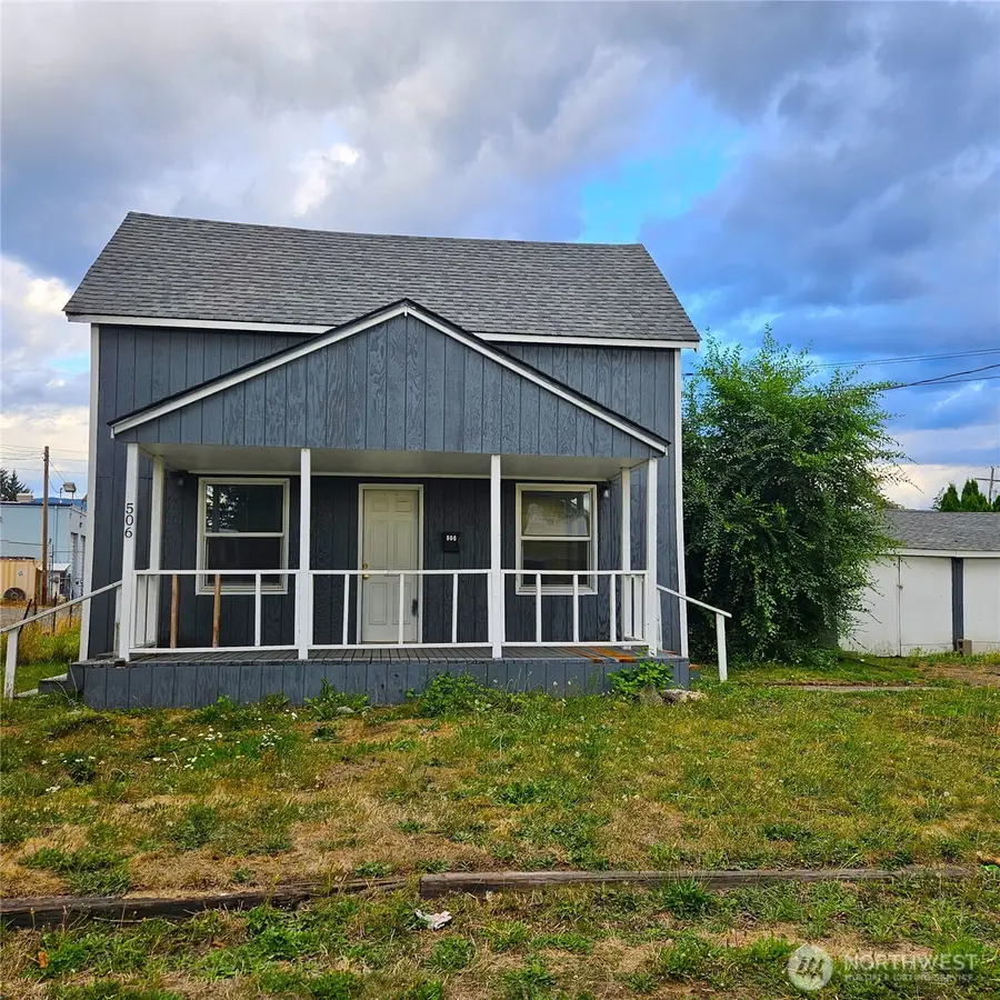 506 S 6th Avenue, Kelso, WA 98626 - #3