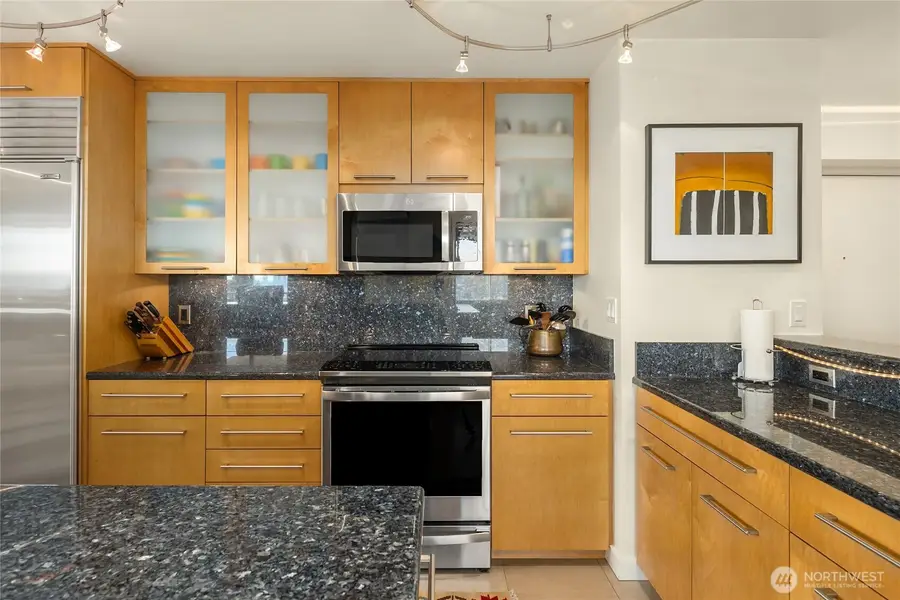 4540 8th Avenue Ne #801, Seattle, WA 98105 - #2