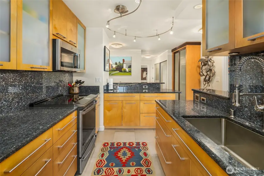 4540 8th Avenue Ne #801, Seattle, WA 98105 - #3