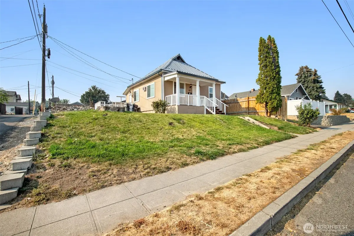 617 3rd Street, Wenatchee, WA 98801 - #1