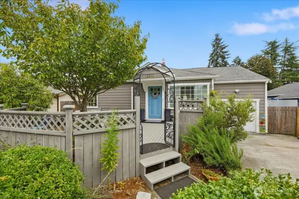 12232 Fremont Avenue N, Seattle, WA 98133