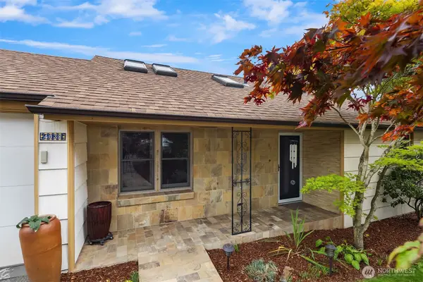 4038 24th Place S, Seattle, WA 98108