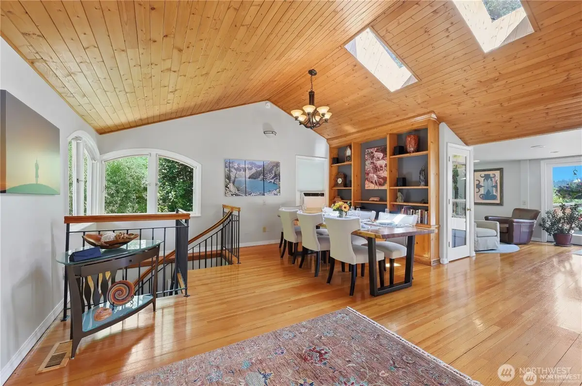 18002 25th Avenue Ne, Lake Forest Park, WA 98155 - #1