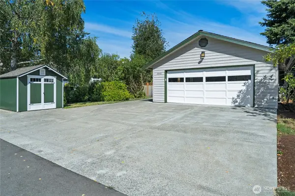 2045 173rd Avenue Ne, Redmond, WA 98052