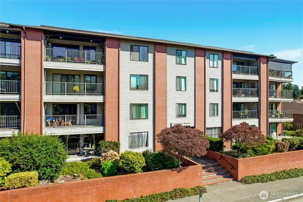 2858 32nd Avenue W #202, Seattle, WA 98199