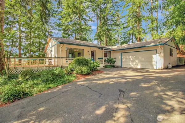 385 Glengarry Drive, Camano Island, WA 98282