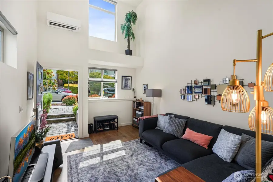 5021 Sand Point Place Ne #E, Seattle, WA 98105 - #2