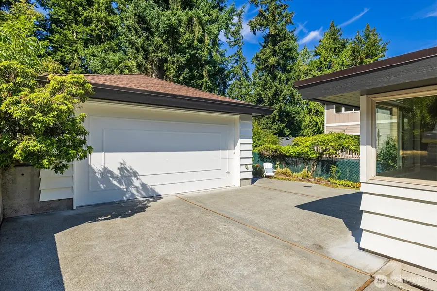 9815 Roosevelt Way Ne, Seattle, WA 98115 - #3