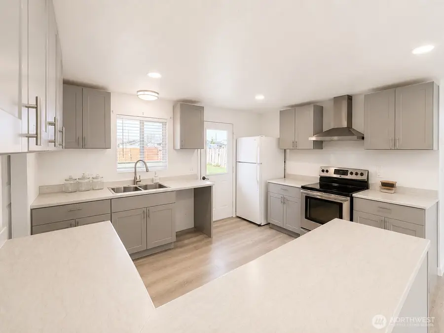 1331 E Larch Street, Othello, WA 99344 - #2