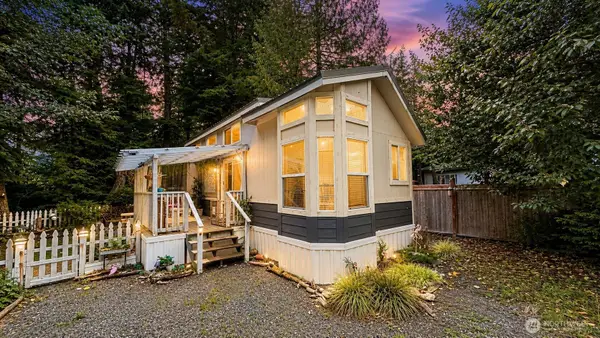 44 Butterfly Lane, Pacific Beach, WA 98571