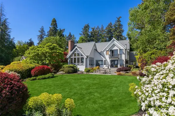 10017 Edgecombe Place Ne, Bainbridge Island, WA 98110