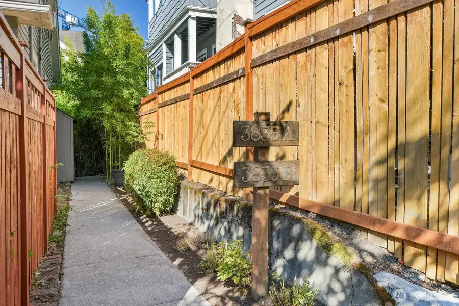 3835 Interlake Avenue N, Seattle, WA 98103 - #3