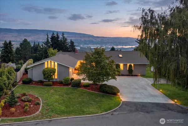 2137 Sunrise Circle, Wenatchee, WA 98801