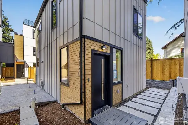 1220 NE 100th Street, Seattle, WA 98125