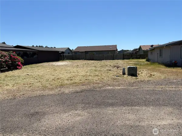 802 325th Place #5, Ocean Park, WA 98640