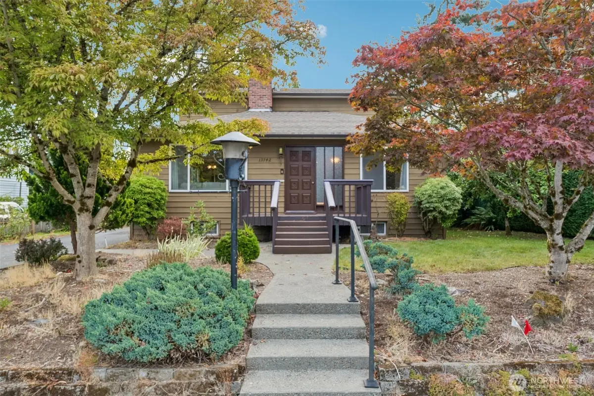 13742 39th Avenue Ne, Seattle, WA 98125 - #1