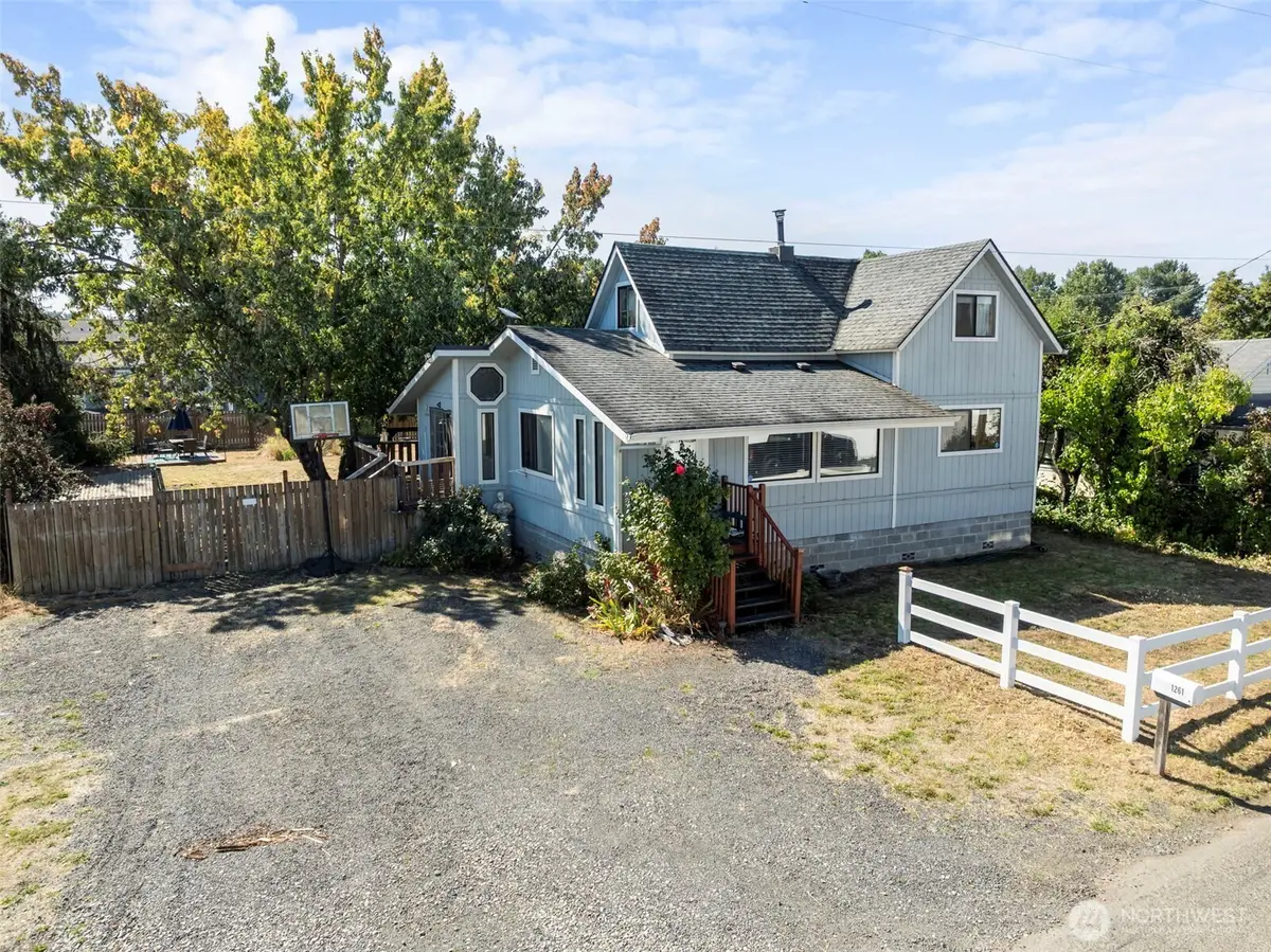 1261 SW Elzina Street, Chehalis, WA 98532 - #1