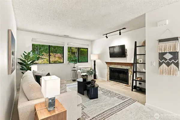 9918 NE 144th Lane #406, Kirkland, WA 98034