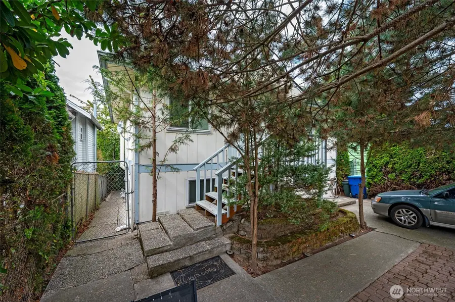 9253 3rd Avenue Nw, Seattle, WA 98133 - #2