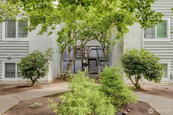 6700 NE 182nd Street #B202, Kenmore, WA 98028