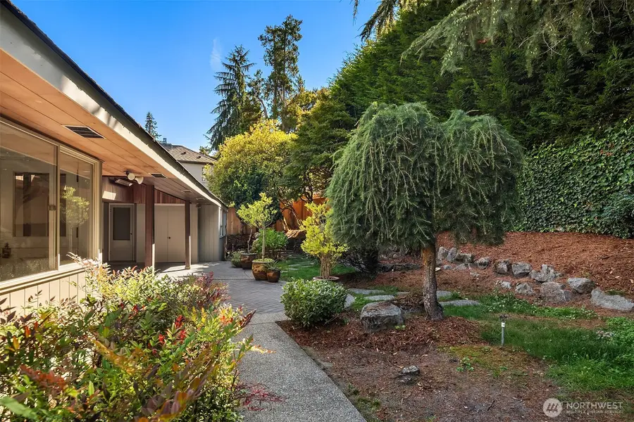 1425 Broadmoor Drive E, Seattle, WA 98112 - #2