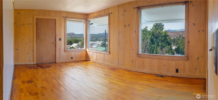 121 Sw State St, Tonasket, WA 98855 - #3