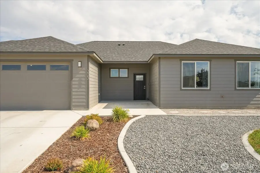 203 N Gold Cup Dr., Moses Lake, WA 98837 - #2