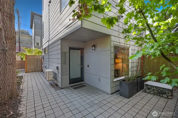 6533 34th Avenue Sw #B, Seattle, WA 98126