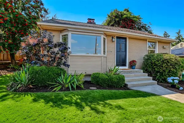 3243 22nd Avenue W, Seattle, WA 98199