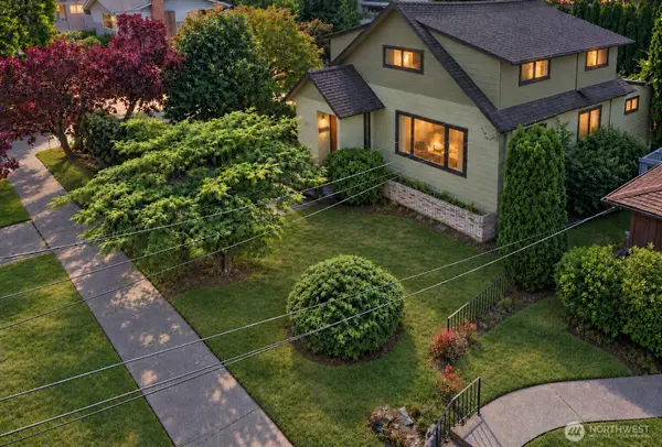 1921 41st Avenue Sw, Seattle, WA 98116