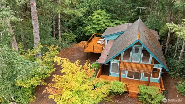 720 E Creekside Drive, Belfair, WA 98528