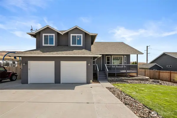 2502 Harvester Loop, East Wenatchee, WA 98802