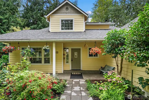 6001 Whale Dancer Court Ne, Suquamish, WA 98392