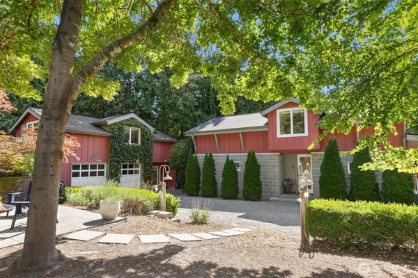 6575 NE Honeysuckle Lane, Bainbridge Island, WA 98110