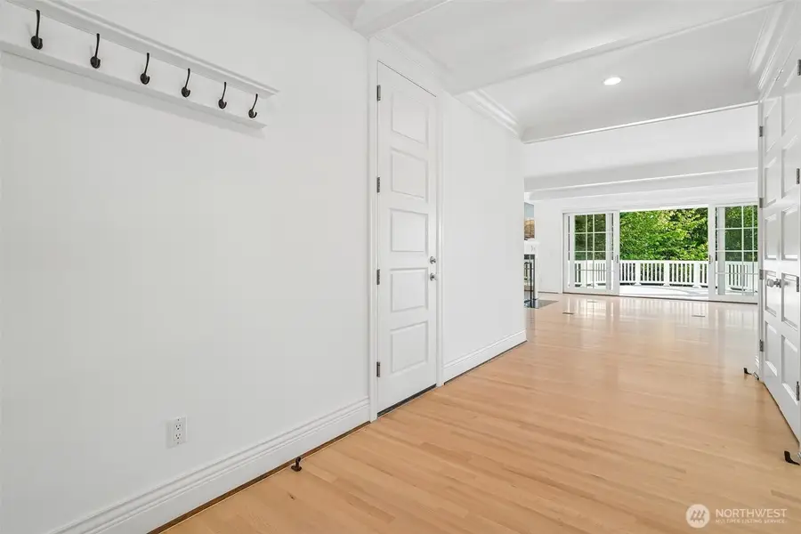8975 NE 10th Street, Bellevue, WA 98004 - #2