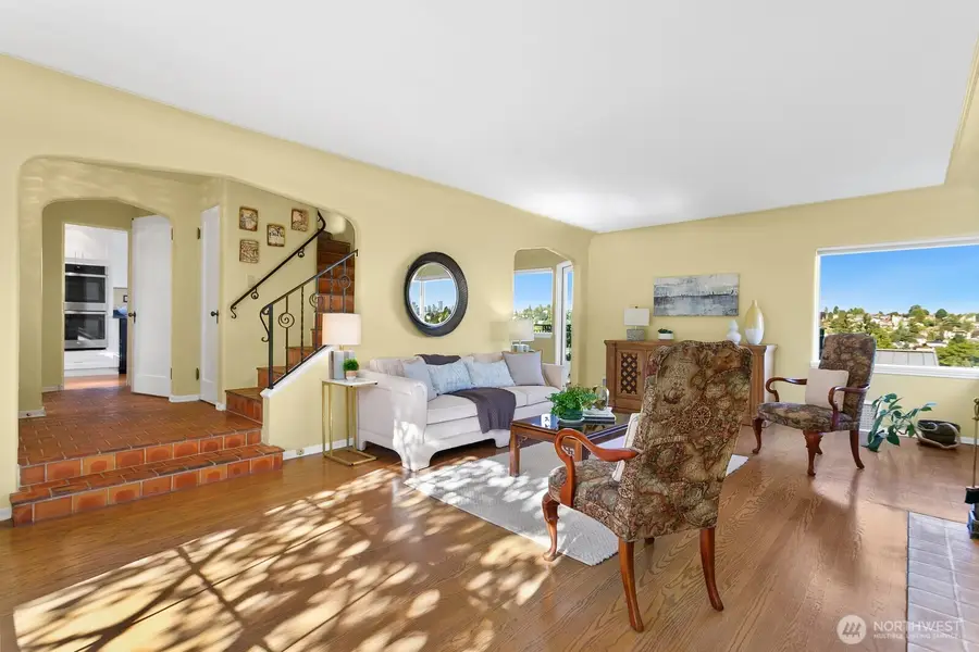 2472 Montavista Place W, Seattle, WA 98199 - #3