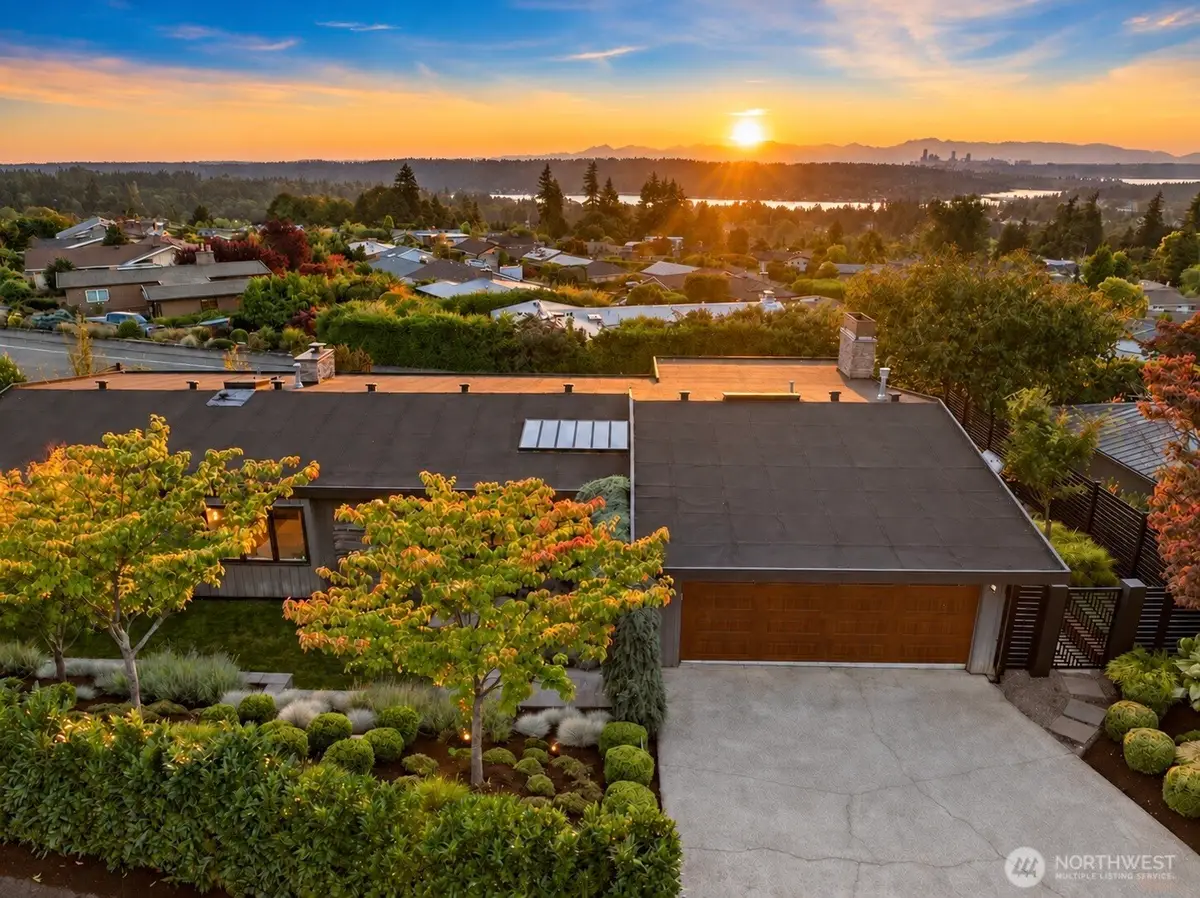 4342 Somerset Boulevard Se, Bellevue, WA 98006 - #1