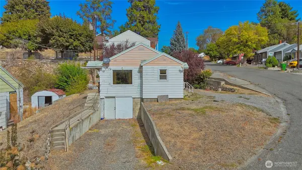 319 E Bartlett Avenue, Omak, WA 98841