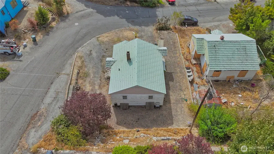 319 E Bartlett Avenue, Omak, WA 98841 - #2