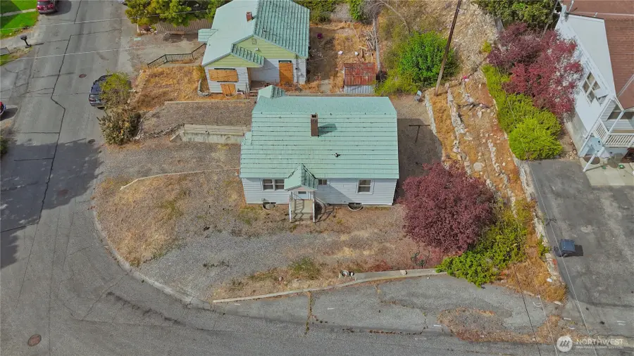 319 E Bartlett Avenue, Omak, WA 98841 - #3