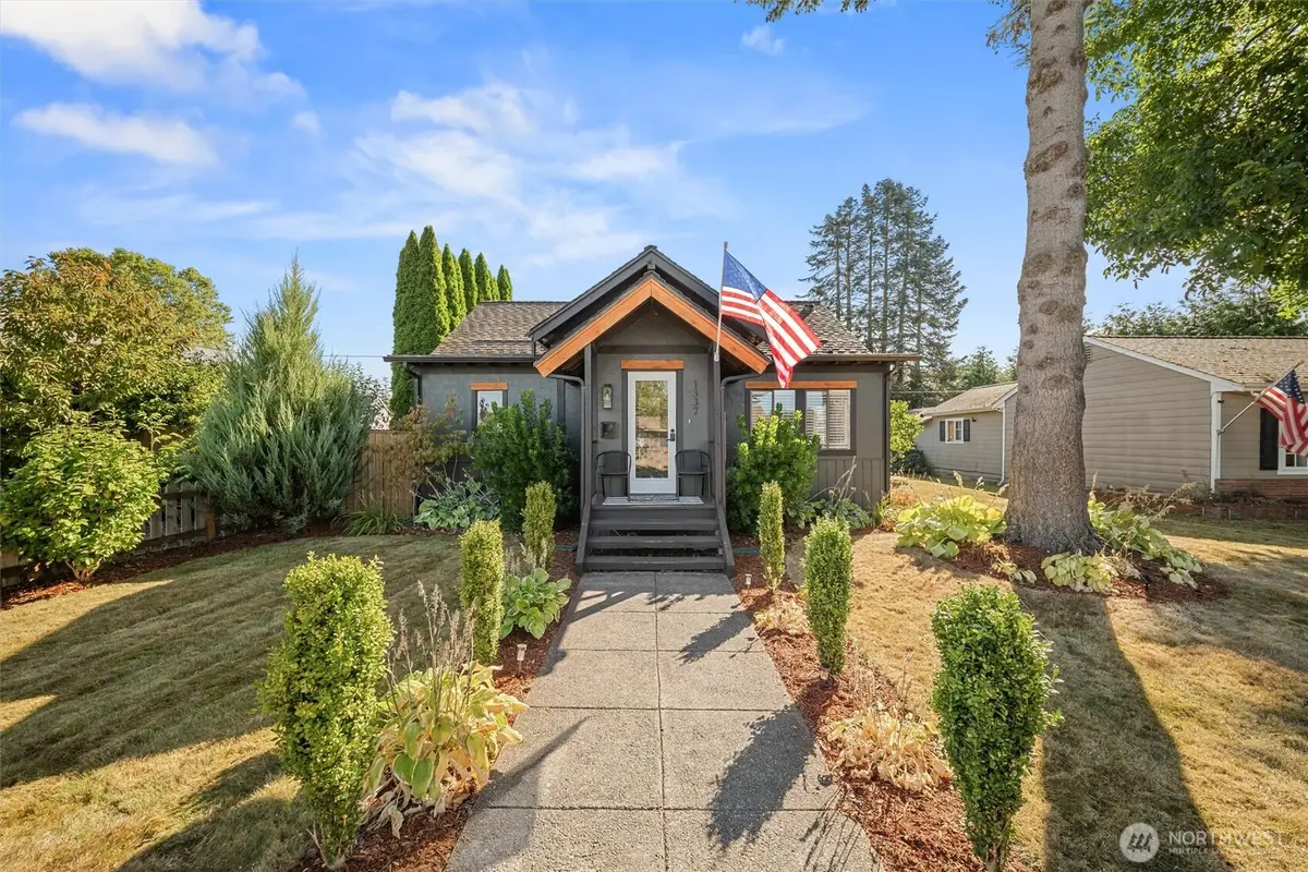 1337 Pioneer Street, Enumclaw, WA 98022 - #1