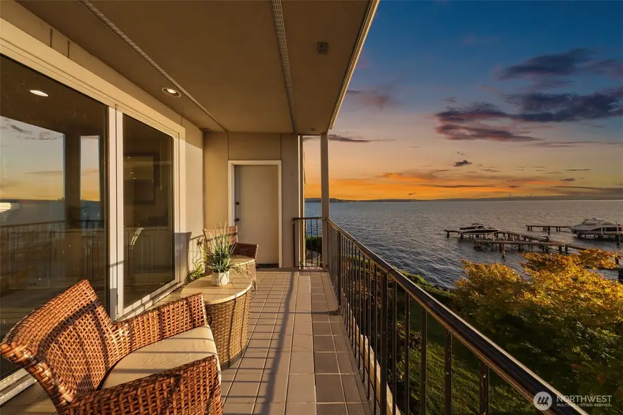 111 Lake Avenue W #202, Kirkland, WA 98033 - #3