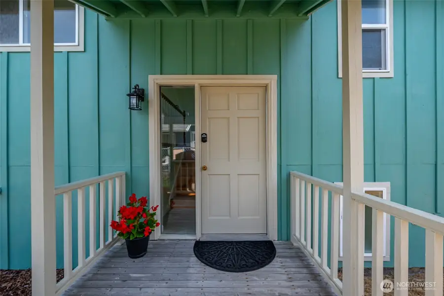 303 NE 6th Street, Coupeville, WA 98239 - #3