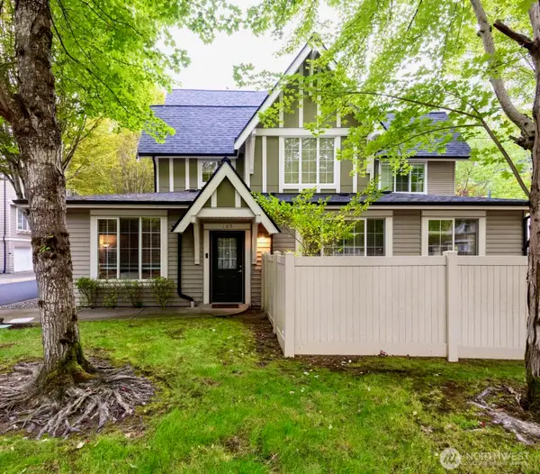 18282 NE 97th Way #105, Redmond, WA 98052
