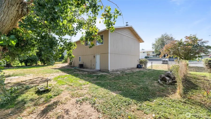 2402 W 16th Ave, Kennewick, WA 99337 - #2