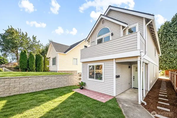 9751 Densmore Avenue N, Seattle, WA 98103
